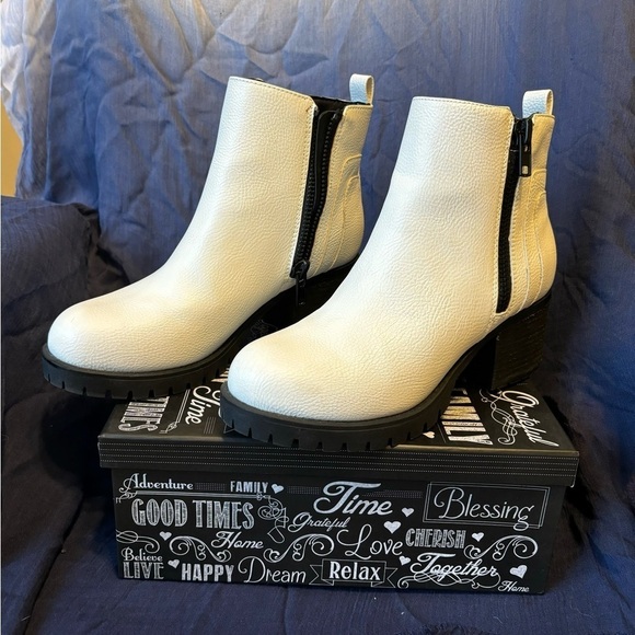 MIA Lug Sole Booties - EUC - Size 8 - Picture 2 of 6